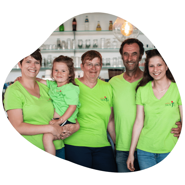 Équipe du camping Le Pré Morjal 