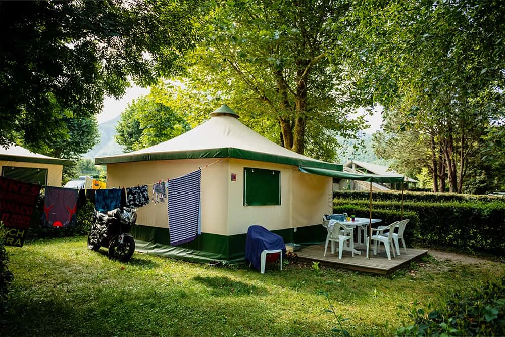 Tente aménagée Bengali sur un camping de 3 hectares en Lozère