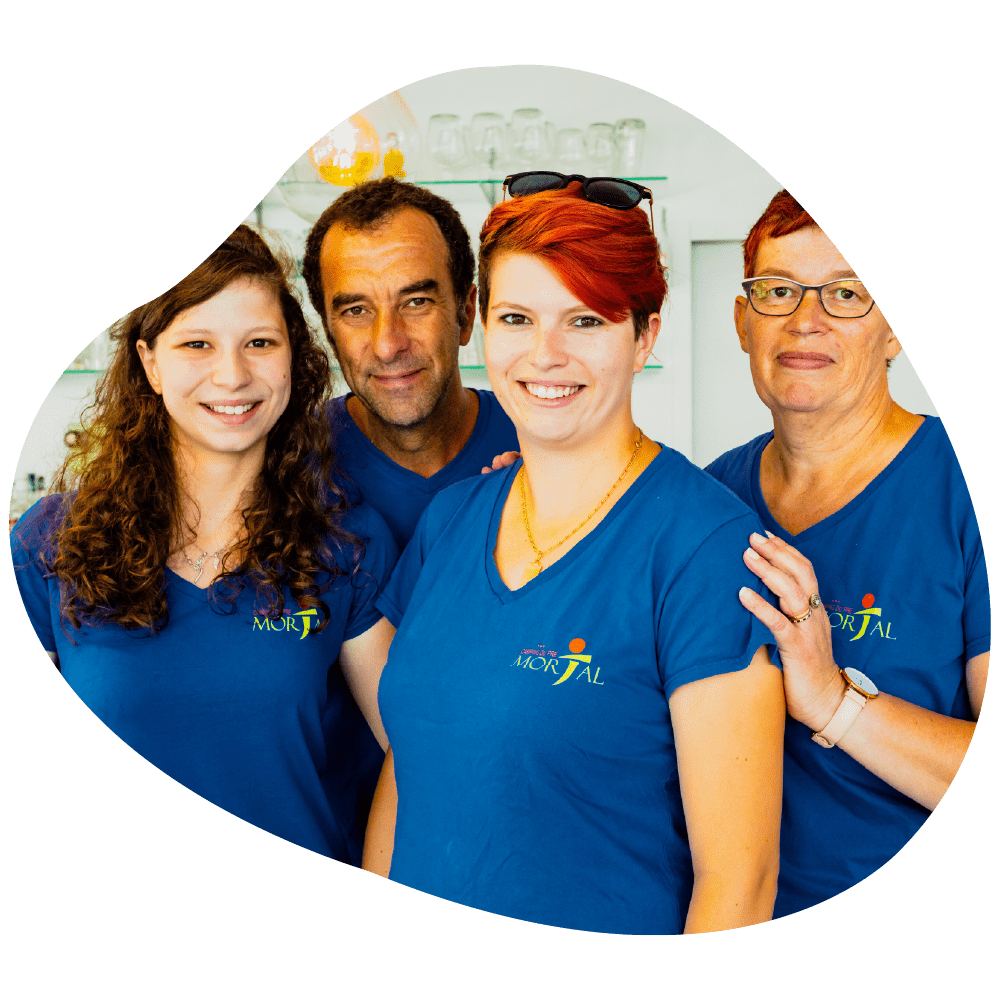 Équipe du camping Le Pré Morjal à Ispagnac en Lozère