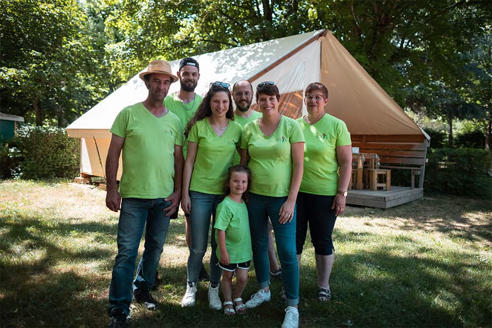 L'équipe chaleureuse du camping Le Pré Morjal à proximité des Gorges du Tarn