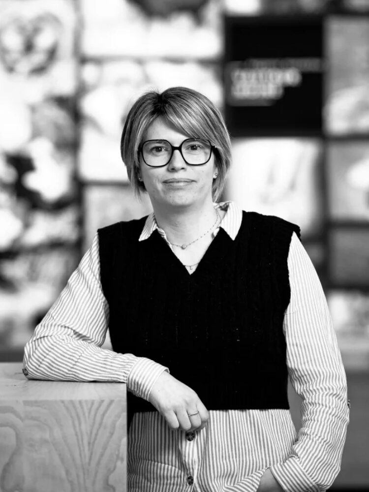 portrait of Angélina